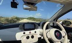 【呉市のドライバー必見】そのアクセサリー大丈夫？警察の取り締まり対象になりやすい車内装飾