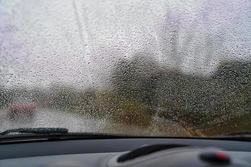 【呉市の中古車選び】雨の日に車を見に行くメリットとは？「水漏れ」や「本当の状態」を見極める大チャンス！