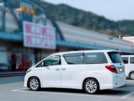 【呉市の中古車】家族で遠出するならどっち？カーマッチが教える「ミニバンvsSUV」徹底比較！