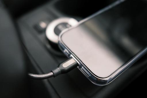 カーマッチ広島呉店】車でスマホの充電が遅い原因は？急ぎの時も安心な急速充電のコツとNG行為を徹底解説！